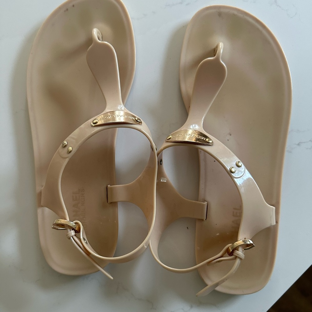 Michael Kors Thong Sandal - Picture 4 of 7